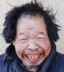 老头嘿嘿笑