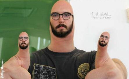 老外在自己手指绘上自己的头像