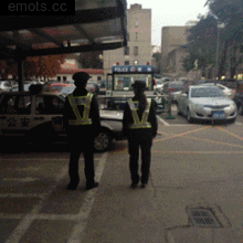 警察指挥车辆出发